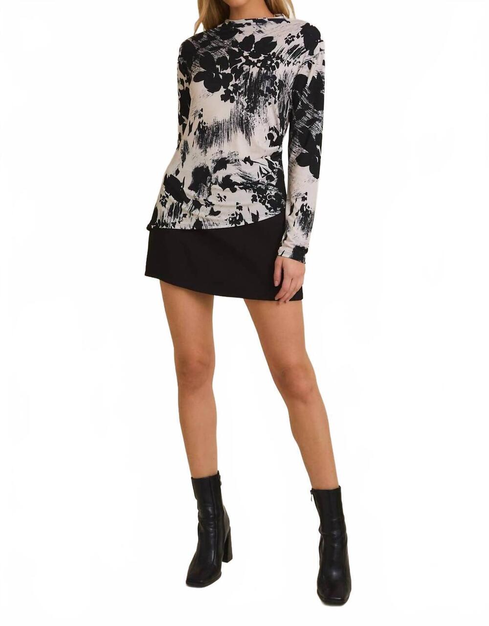 NEW GILLI mock neck long sleeve shirring top in taupe/black floral